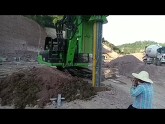 Apa kedalaman kerja yang khas dari rig pengeboran hidrolik dan rig pengeboran putar?