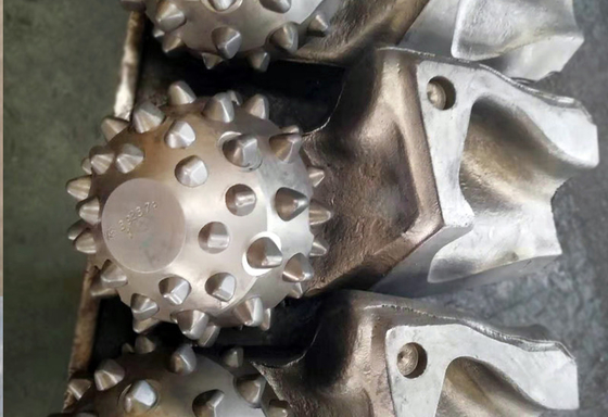 Alat Rig Bor Roller Cone Bits Tungsten Carbide Dilengkapi Dengan Core Barrel