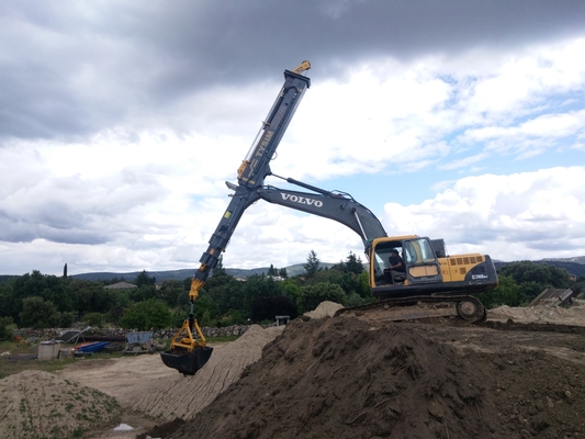 Excavator Telescopic Long Arms Dengan Bucket Clamshell Hidrolik Untuk Pondasi