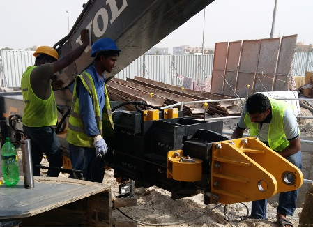 KM220 Excavator Telescopic Arm Clamshell Long Reach Boom