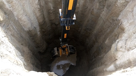 4670mm Reach Extendable Clamshell Arm Dengan 11825mm Max. Radius Penggalian Vertikal