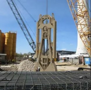 Mesin Pile Foundation Kedalaman 30m Kinerja Tinggi Dengan Max 50m. Jarak Perjalanan