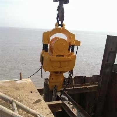 Peralatan Tumpukan Efisiensi Tinggi 60kw Kran Listrik Vibro Pile Hammer Untuk Tumpukan Lembar