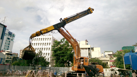 23 Ton Excavator Dipasang Clamshell Telescopic Arm Long Reach Boom Dan Arm