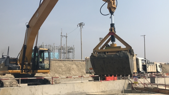 Disesuaikan Excavator Telescopic Arm Long Reach Boom 22 meter Long Arm Untuk CAT